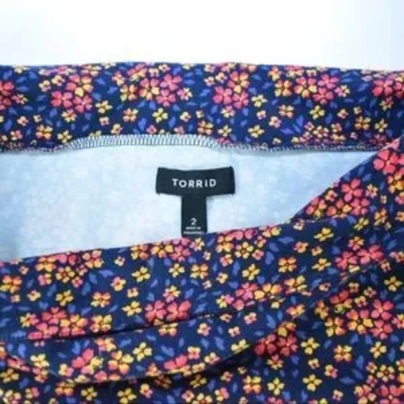 Torrid Floral Print Stretch Bodycon Pencil Skirt - Picture 3 of 3